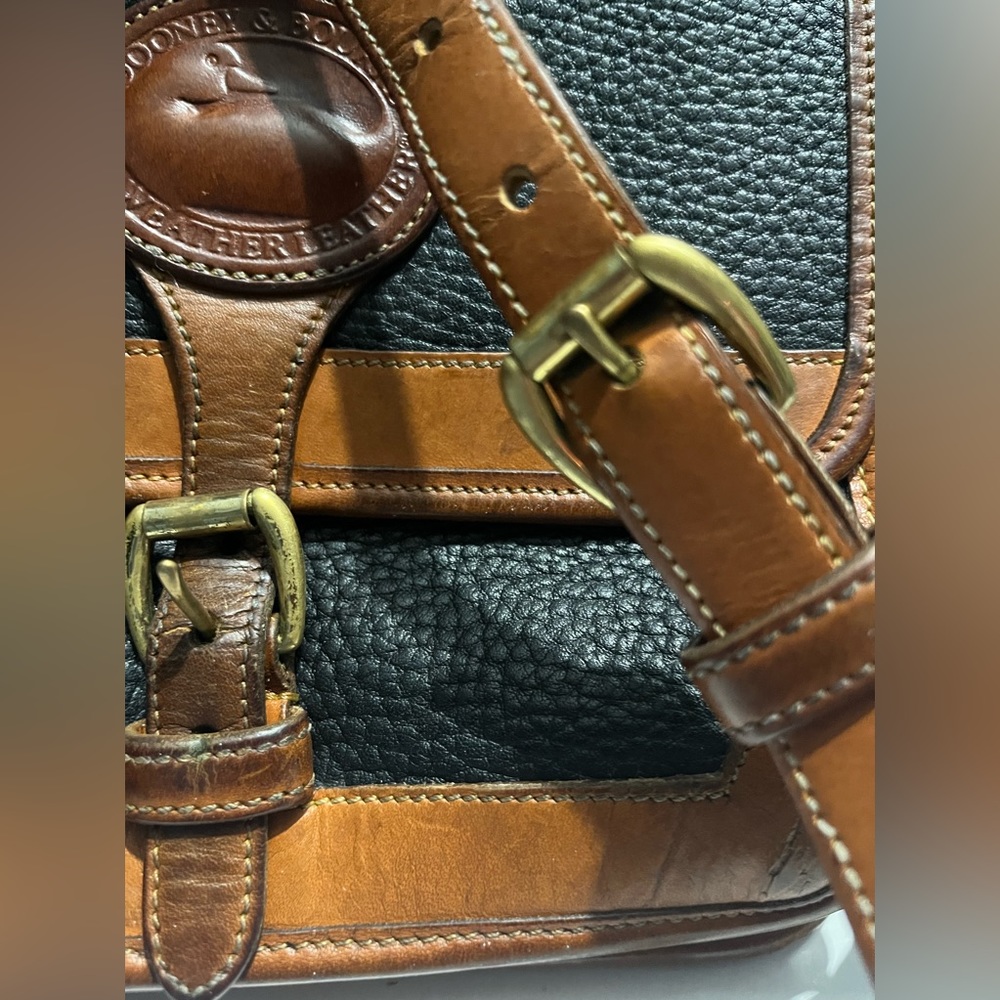 Dooney Bourke All Weather Shoulder Bag Leather Buckle Flap /Vintage!!! - Picture 7 of 16